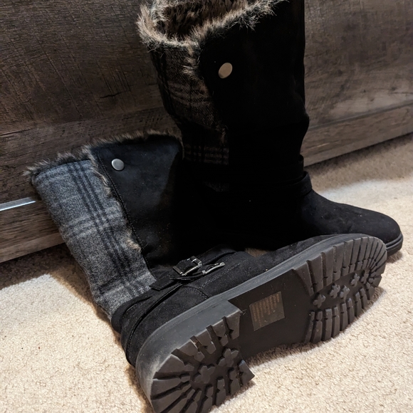 Boots - Picture 4 of 4